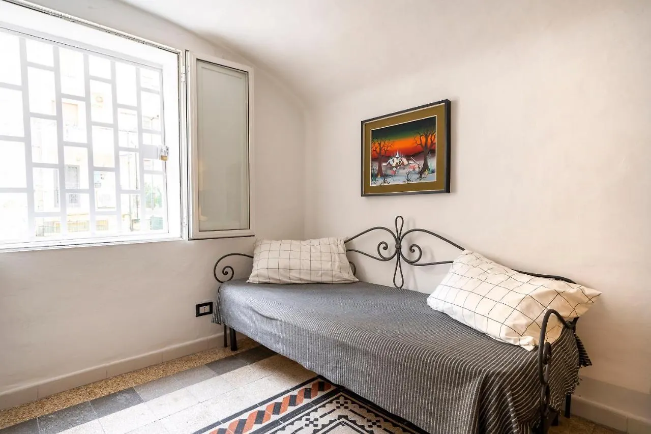 White&Grey Comfy Apartment Bari
