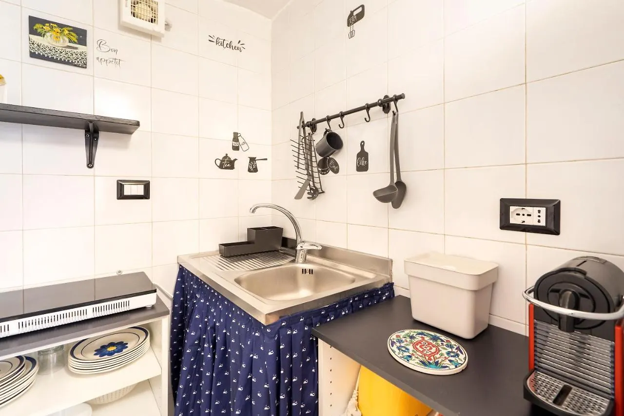 White&Grey Comfy Apartment Bari